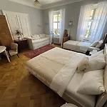 לינה וארוחת בוקר The Serenity *