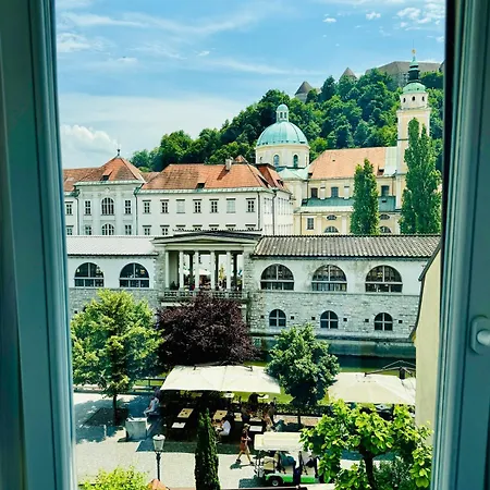 Nočitev z zajtrkom The Serenity